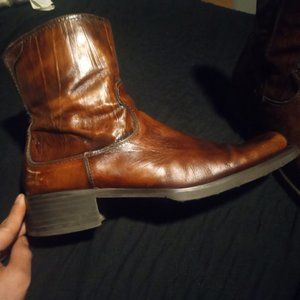 Aldo boot size 11 color brown black sole with zipper